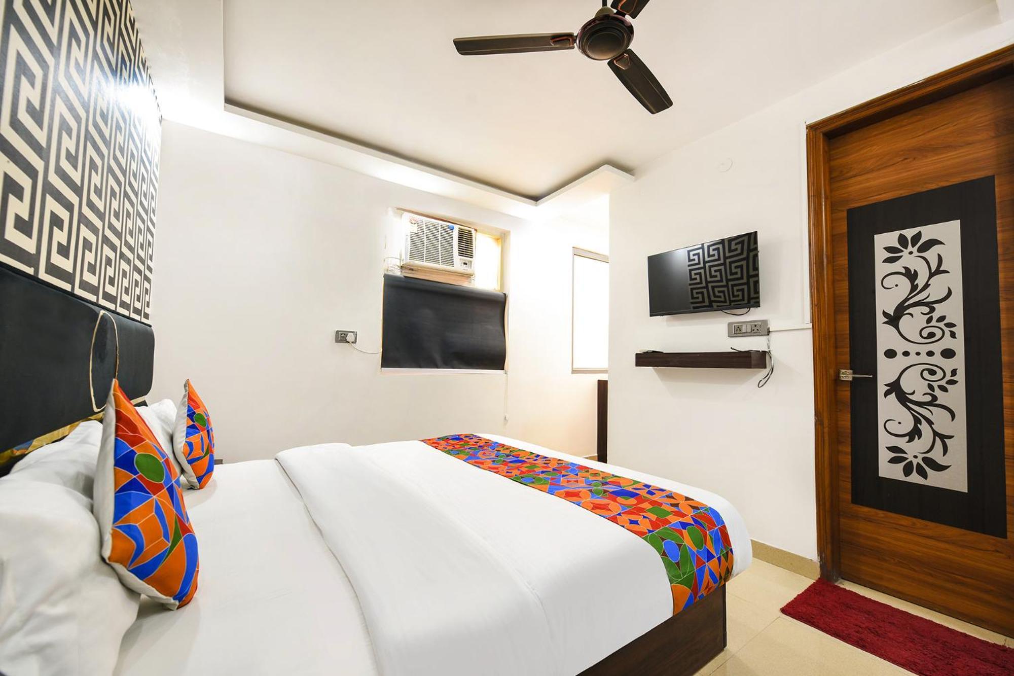 Fabhotel The Royal Residency 3*