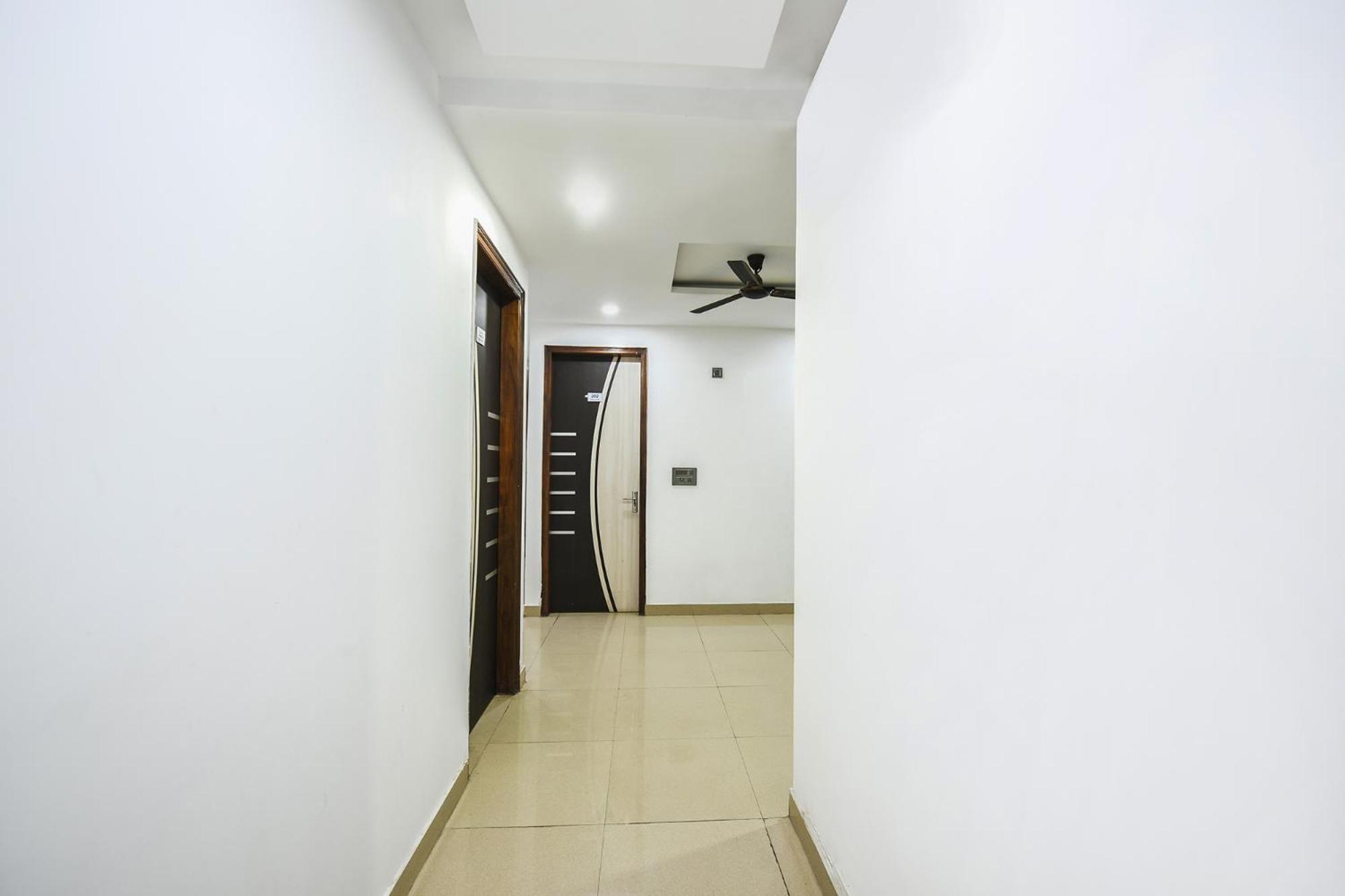 Hotel Fabhotel The Royal Residency New Delhi